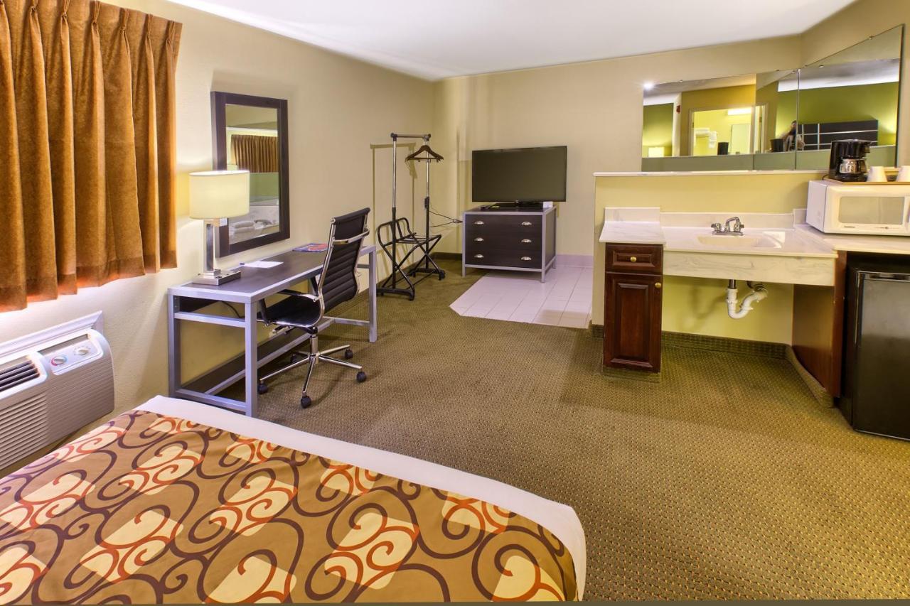 Country Hearth Inn Of Knightdale מראה חיצוני תמונה