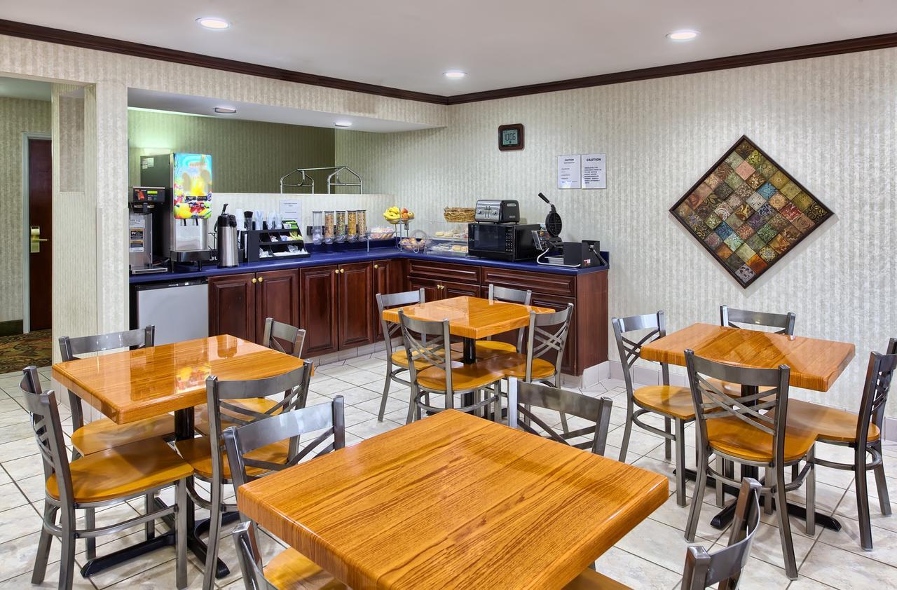 Country Hearth Inn Of Knightdale מראה חיצוני תמונה